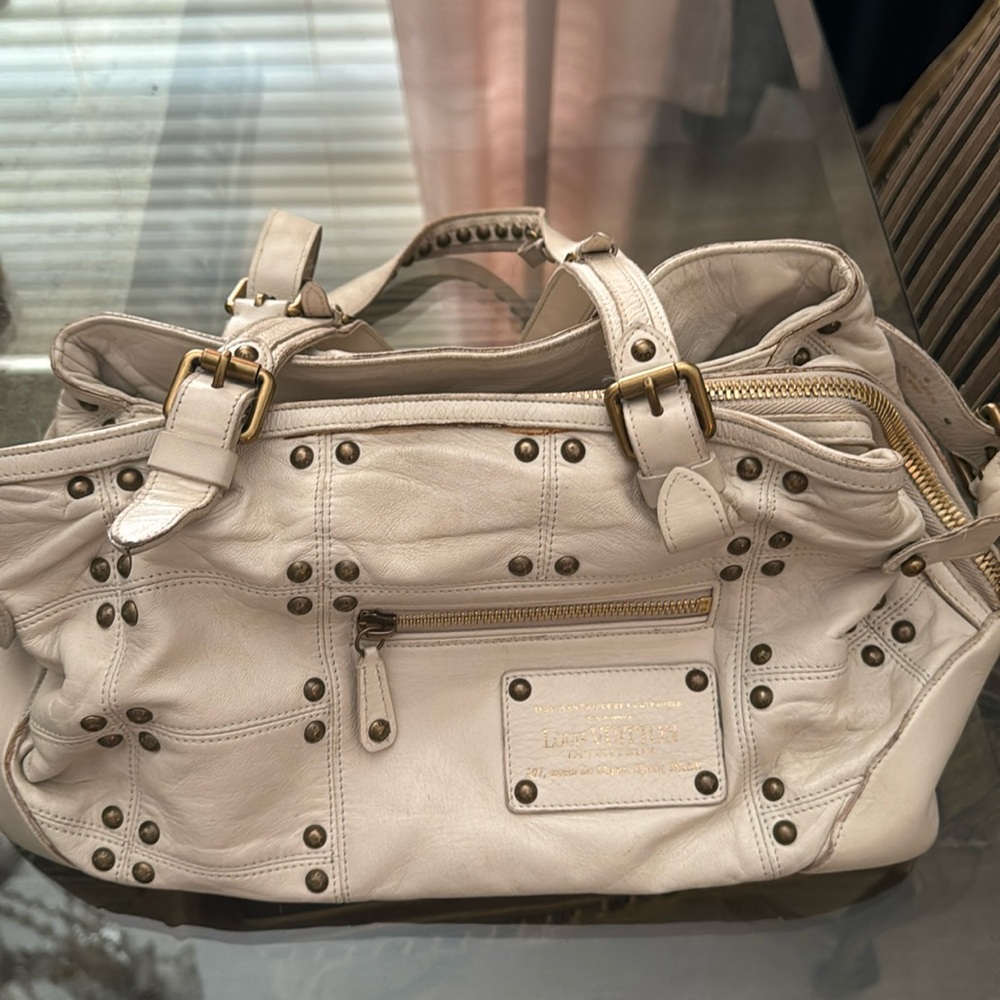 100%Authentic Louis Vuitton Ivory cream lamskin Leather excellent used condition